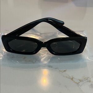 Chic Black Sunglasses